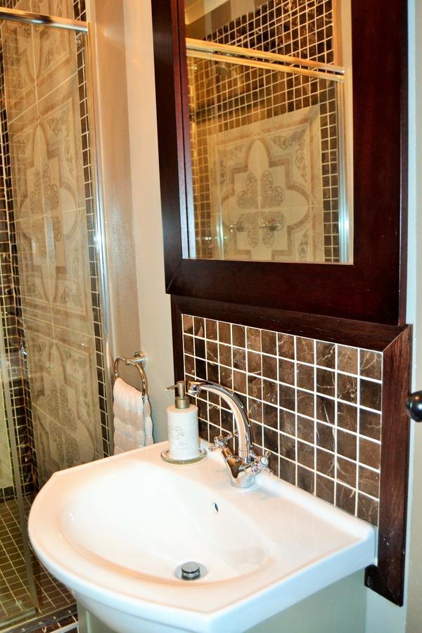 Versailles Self-Catering Веллингтон Экстерьер фото